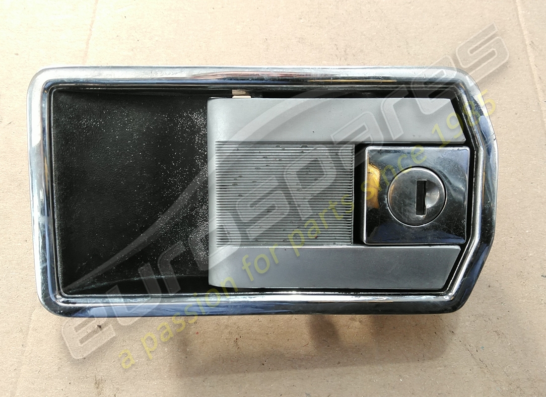 POIGNÉE DE PORTE DROITE Ferrari UTILISÉE. NUMÉRO DE PIÈCE 40062507 (1)