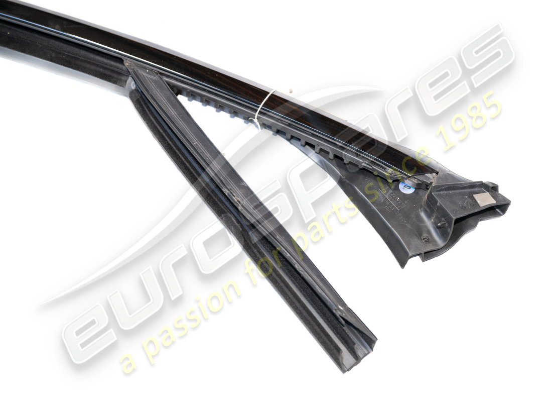 joint avant droit d'occasion maserati. numéro de pièce 670295995 (2)