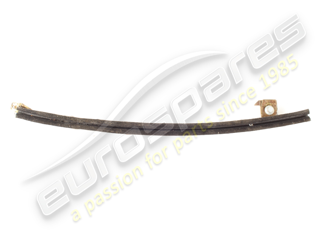 guide d'eau avant de porte d'occasion maserati. référence 377700111 (2)