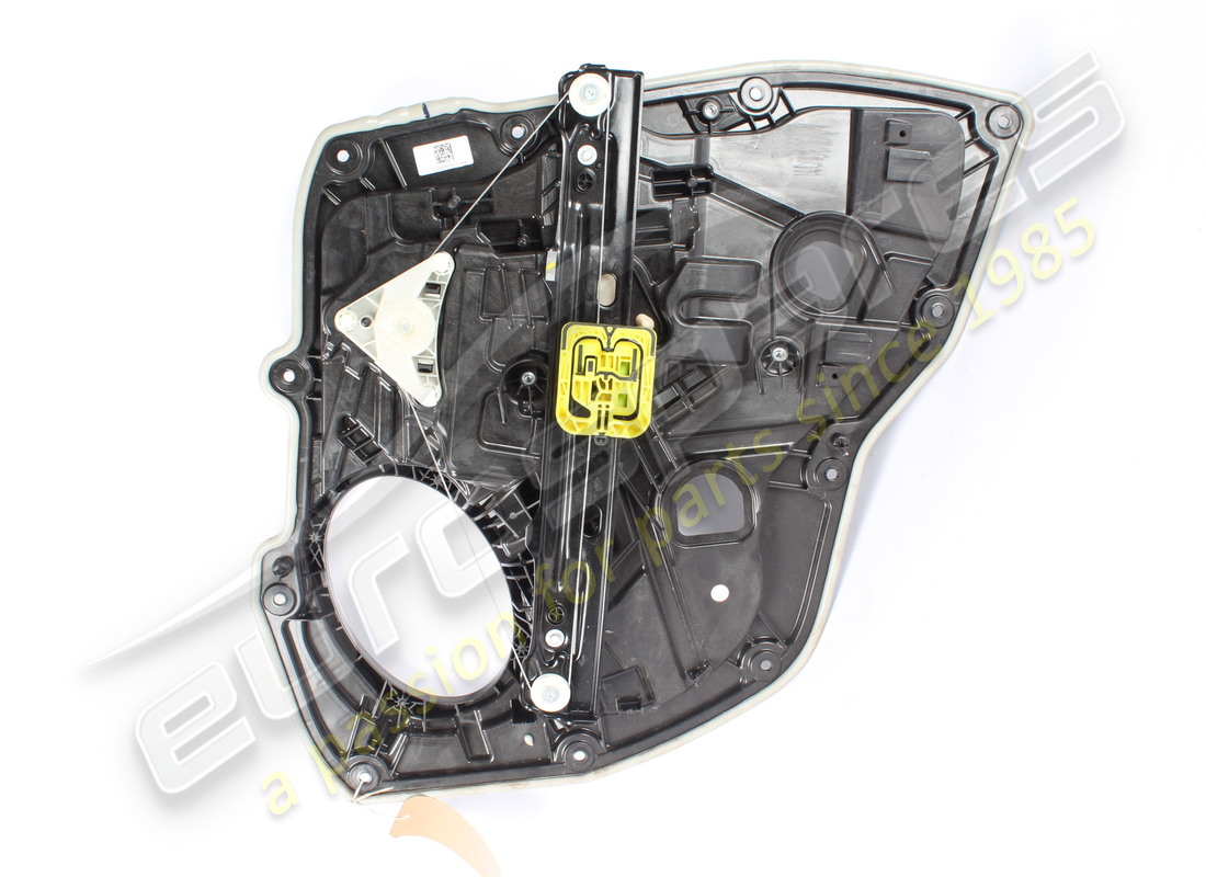 SUPPORT DE PORTE ARRIÈRE GAUCHE D'OCCASION Maserati. NUMÉRO DE PIÈCE 673014116 (1)