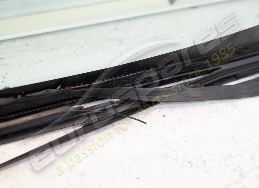 UTILISÉ MASERATI FENÊTRE ARRIÈRE. NUMÉRO DE PIÈCE 387700600 (4) utilisé maserati fenêtre arrière. numéro de pièce 387700600 (4)