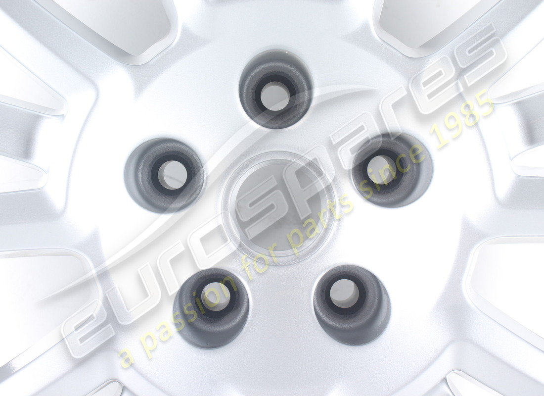 nouvelle roue arrière maserati. numéro de pièce 82126806 (2)