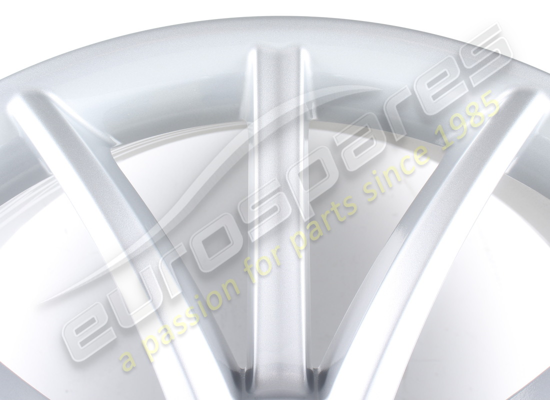 nouvelle roue arrière maserati. numéro de pièce 82126806 (3)