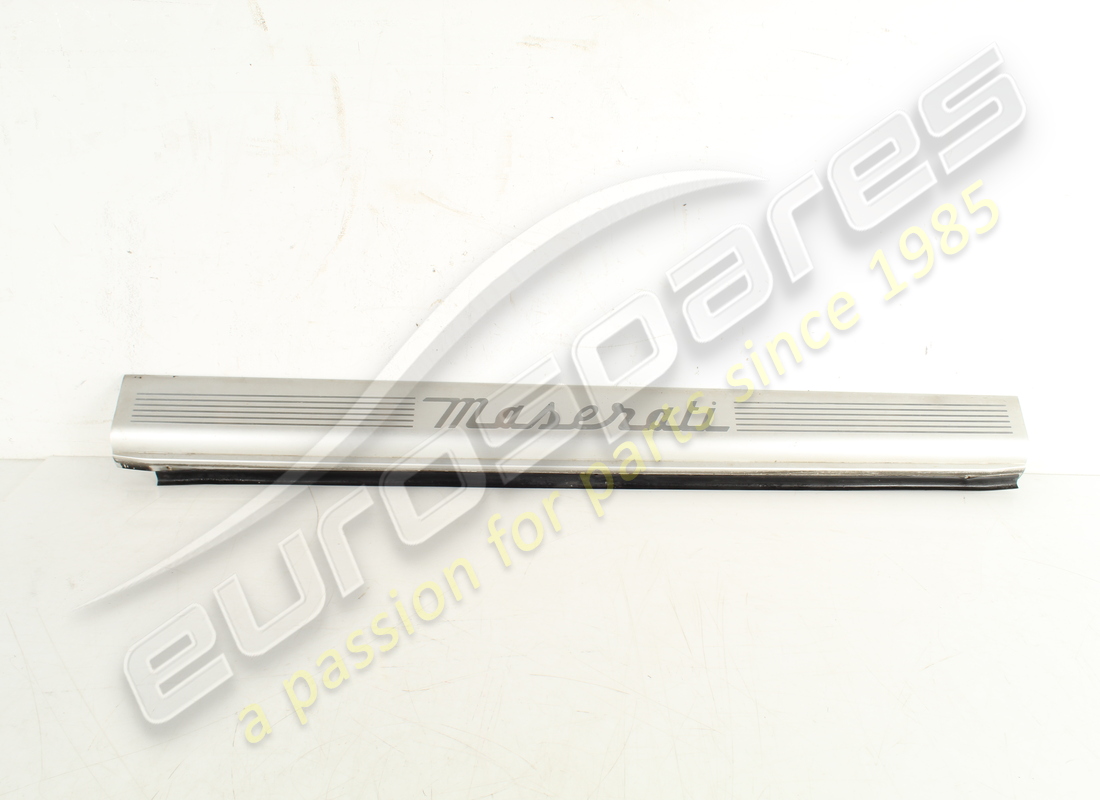Moulure de sous-porte RH d'occasion Maserati. Numéro de pièce 386100314 (1)