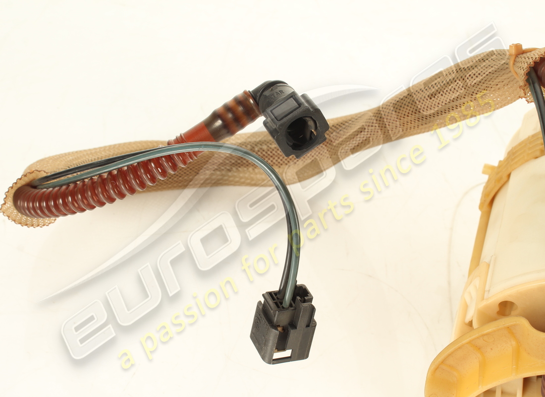 pompe à carburant utilisée ferrari. numéro de pièce 272086 (2)