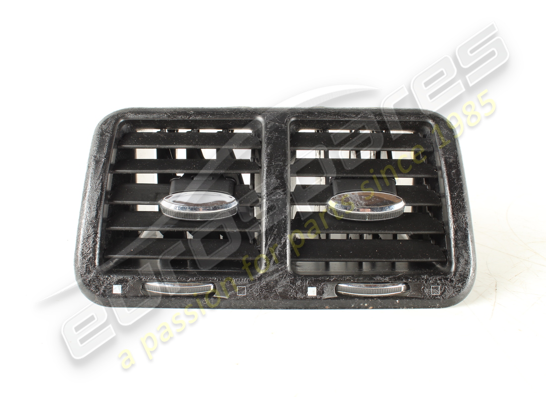 ouverture d'aération arrière d'occasion maserati. référence 67211900 (1)