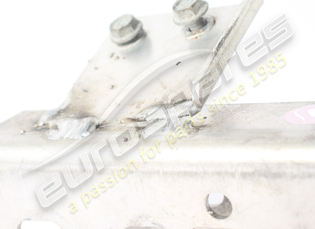 support de fixation d'occasion ferrari. numéro de pièce 83913600 (2)