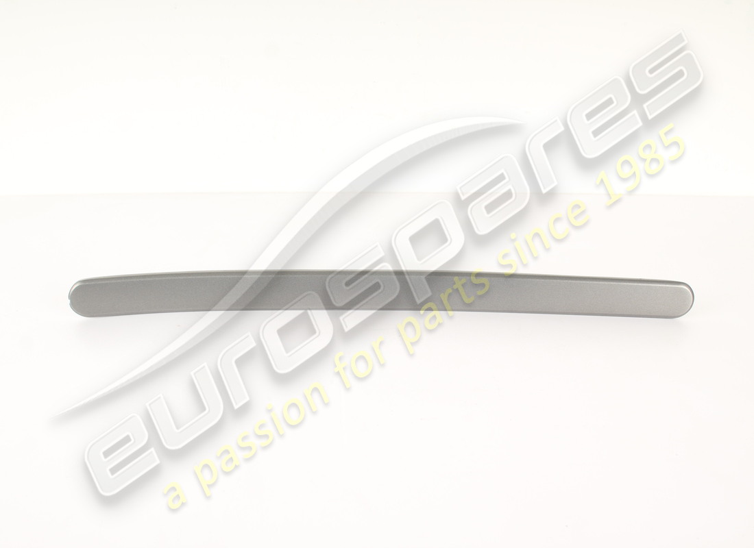Moulure arrière droite en aluminium d'occasion Maserati. Numéro de pièce 67393828 (1)