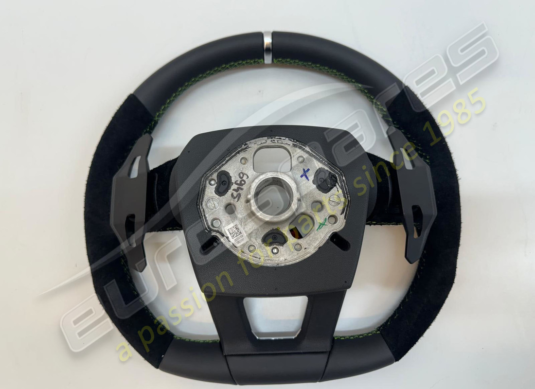 nouveau volant lamborghini. numéro de pièce 4ml419091n (2)