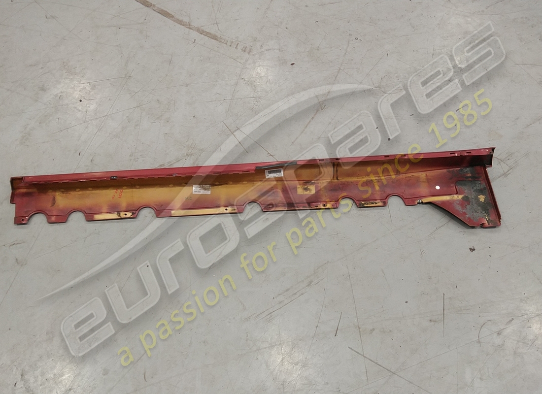 CACHE-CULBUTEUR Lamborghini ENDOMMAGÉ, DROIT. NUMÉRO DE PIÈCE 400853564 (1)