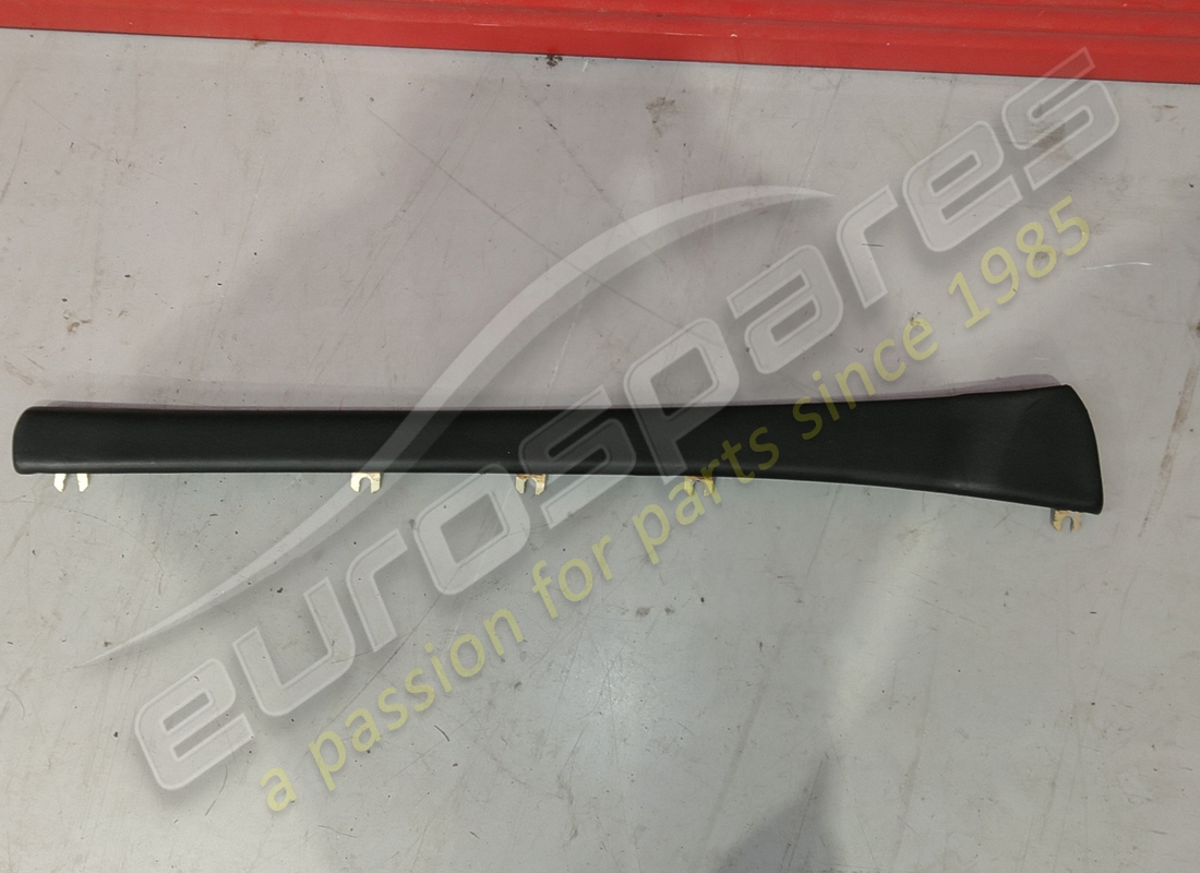 UTILISÉ Ferrari ENCEINTE SUPÉRIEURE GAUCHE COUVERTE. NUMÉRO DE PIÈCE 637183.. (1)