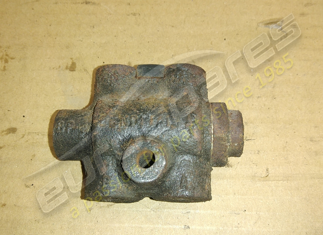 VALVE INDICATEUR DE FREIN Ferrari UTILISÉE. NUMÉRO DE PIÈCE 127757 (1)