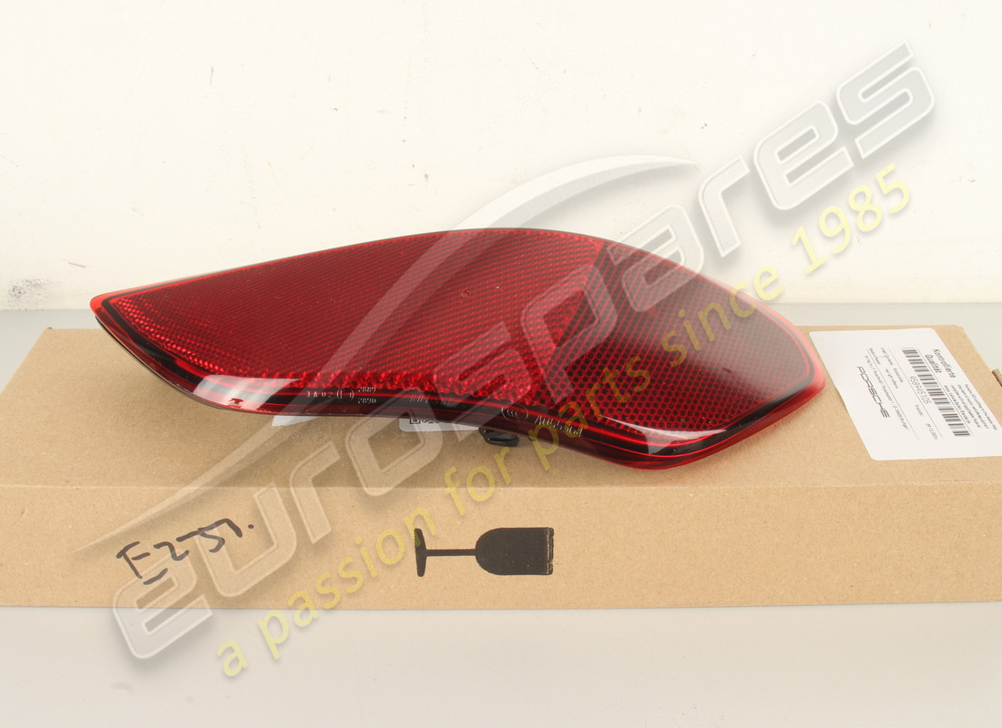 nouveau réflecteur de feu arrière porsche. numéro de pièce 958945105 (6)