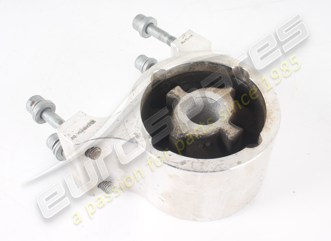 UTILISÉ FERRARI SUPPORT COMPLET DE DOUILLE DROITE. NUMÉRO DE PIÈCE 319484 (2) utilisé ferrari support complet de douille droite. numéro de pièce 319484 (2)