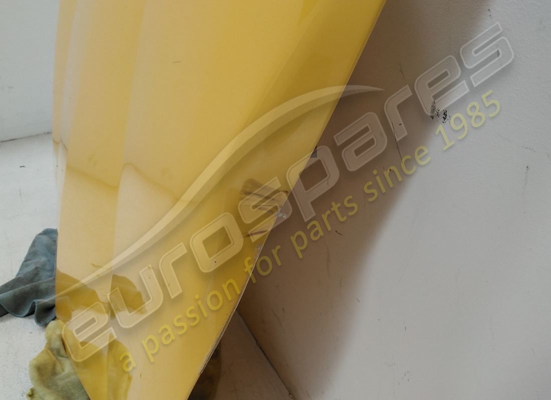 capot avant lamborghini endommagé. numéro de pièce 470823021e (2)