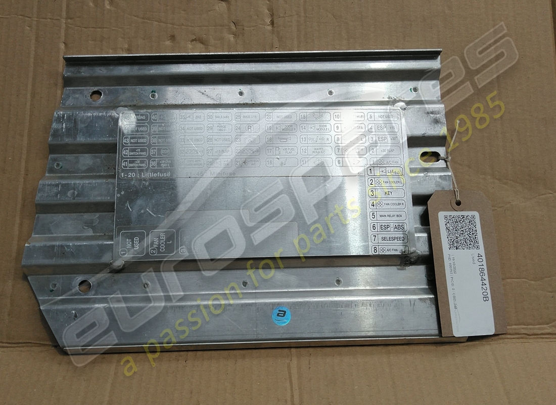 UTILISÉ Lamborghini SUPPORT DE PIED . NUMÉRO DE PIÈCE 401864420B (1)