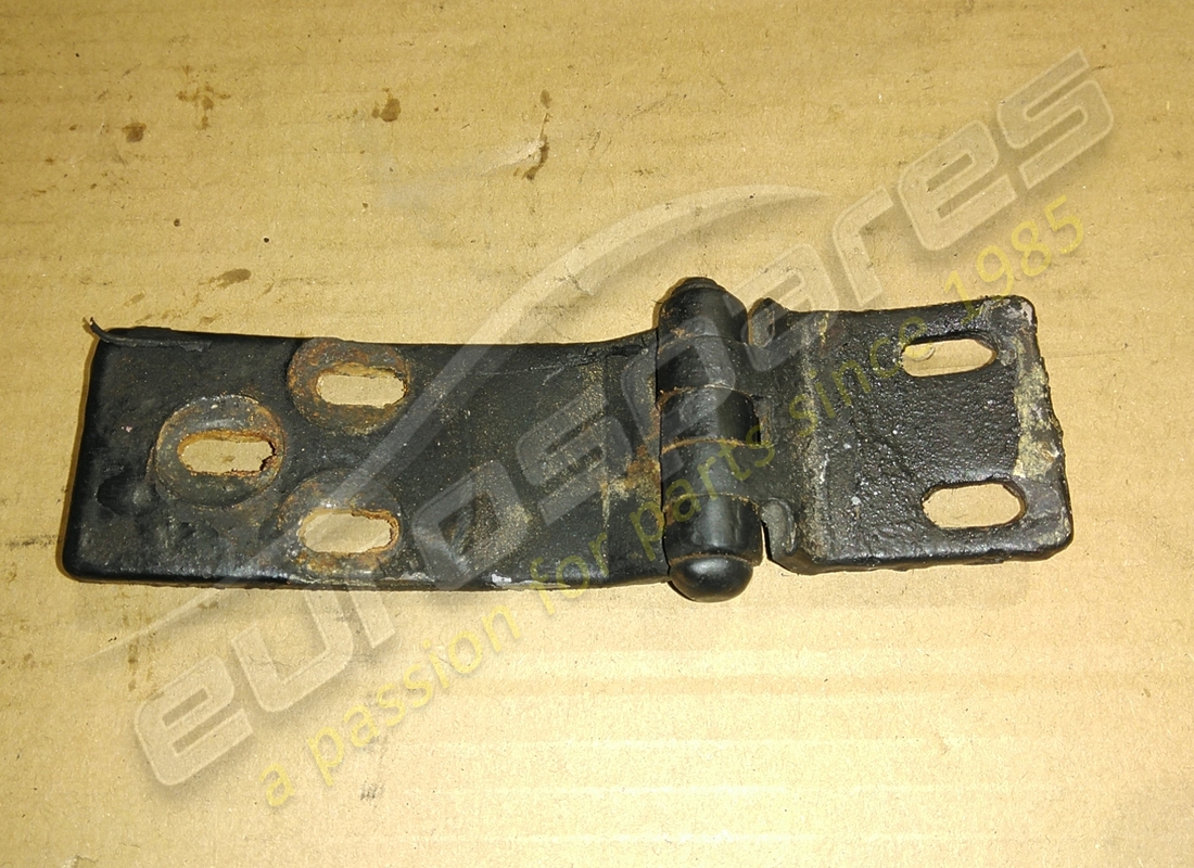 Charnière de couvercle de coffre d'occasion Ferrari. Numéro de pièce 40355604 (1)