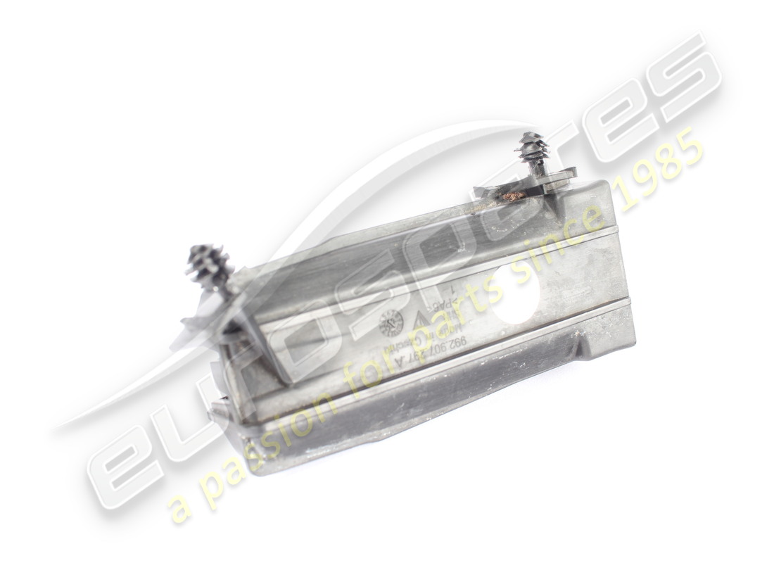 utilisé le support porsche. numéro de pièce 992907297a (2)