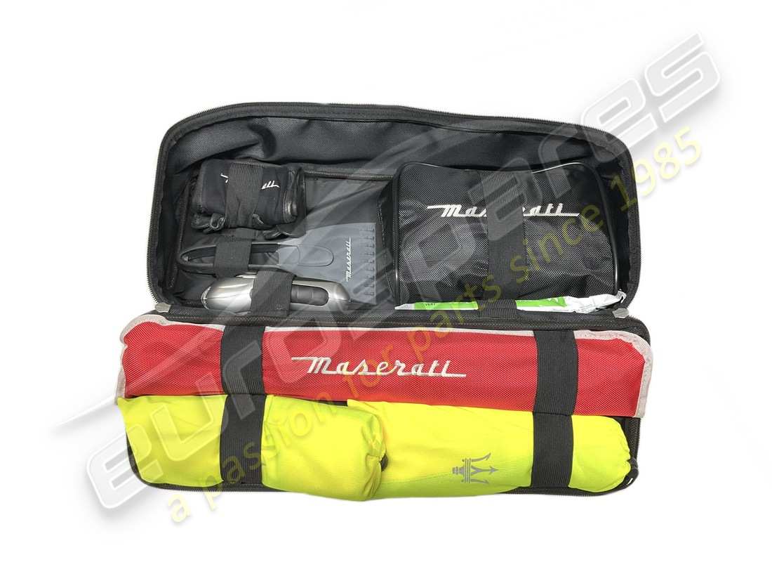 nouveau maserati kit d'urgence complet m145. numéro de pièce 940000891 (2)