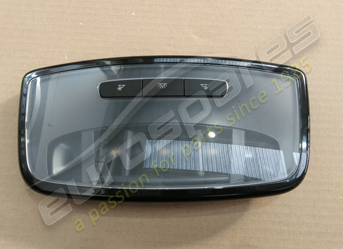 Plafonnier arrière d'occasion Maserati. Numéro de pièce 670110916 (1)
