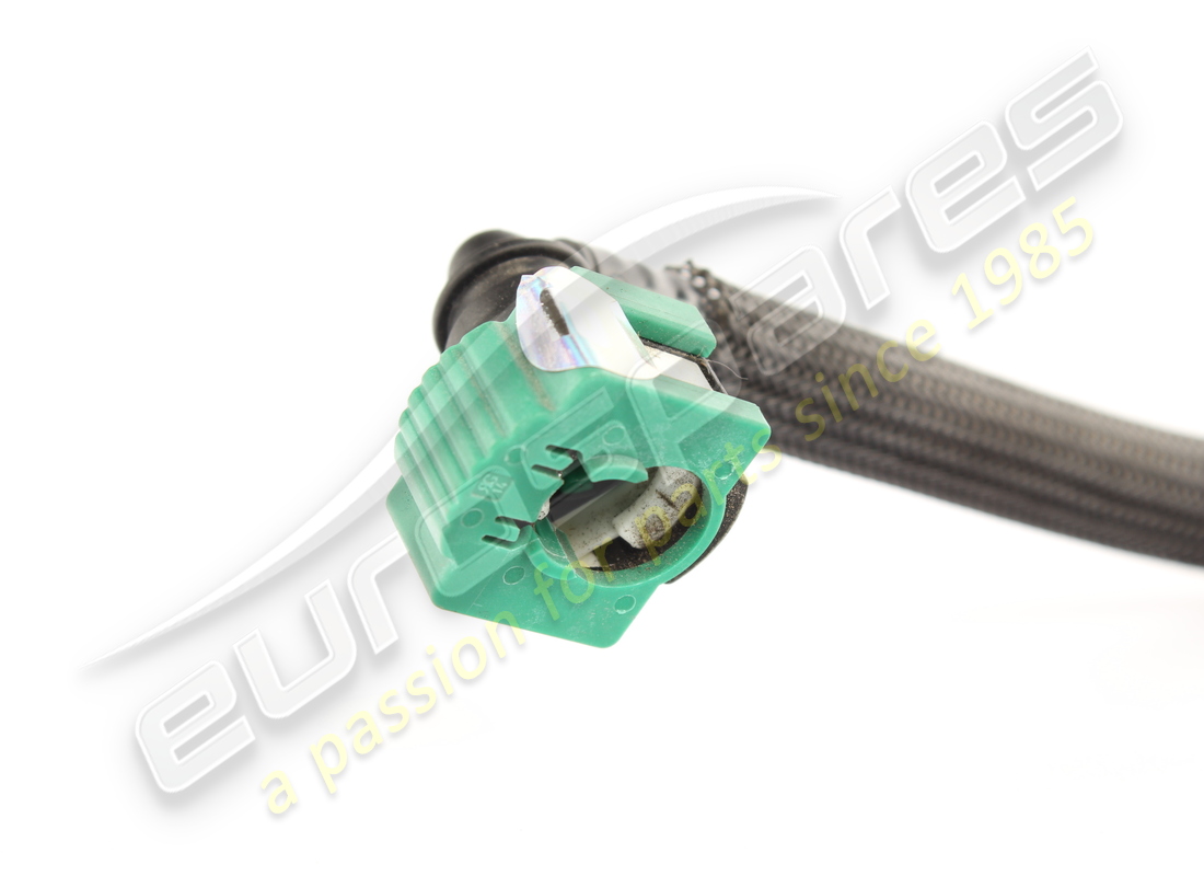 tuyau ferrari utilisé du moteur à l'ventu droit. numéro de pièce 330230 (2)