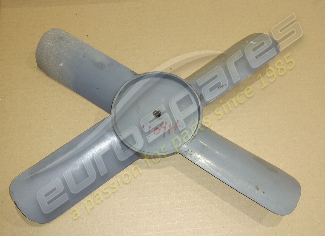 UTILISÉ Ferrari PALE DE VENTILATEUR (4-BLADE) . NUMÉRO DE PIÈCE 110916 (1)