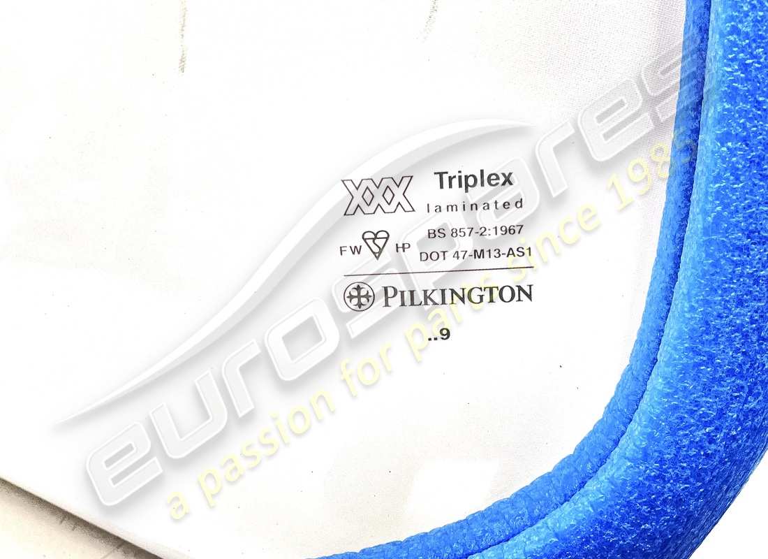 nouveau pare-brise eurospares. numéro de pièce 007115001 (2)