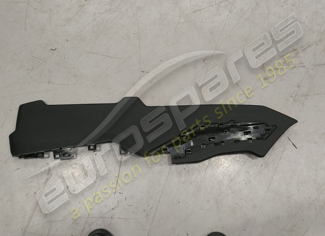 Lamborghini PANNEAU DE GARNITURE LATÉRALE UTILISÉ. NUMÉRO DE PIÈCE 4ML863303GQG8 (1)