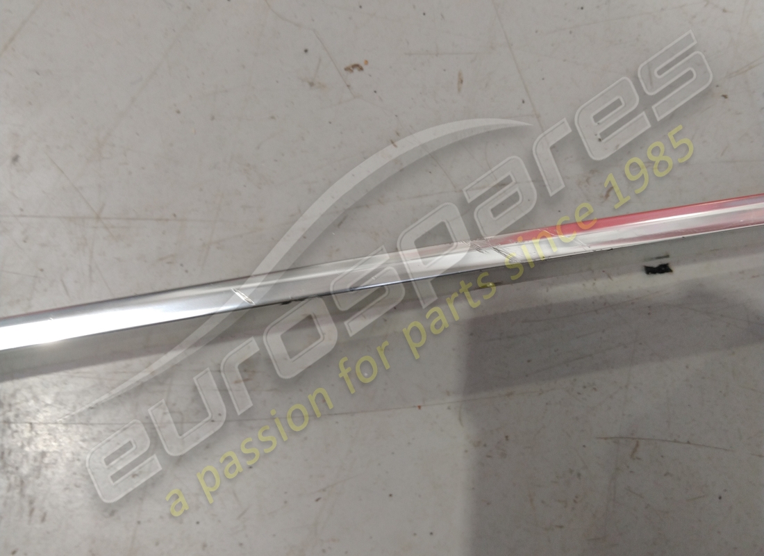 moulure de gouttière droite ferrari utilisée. numéro de pièce 40114308 (3)