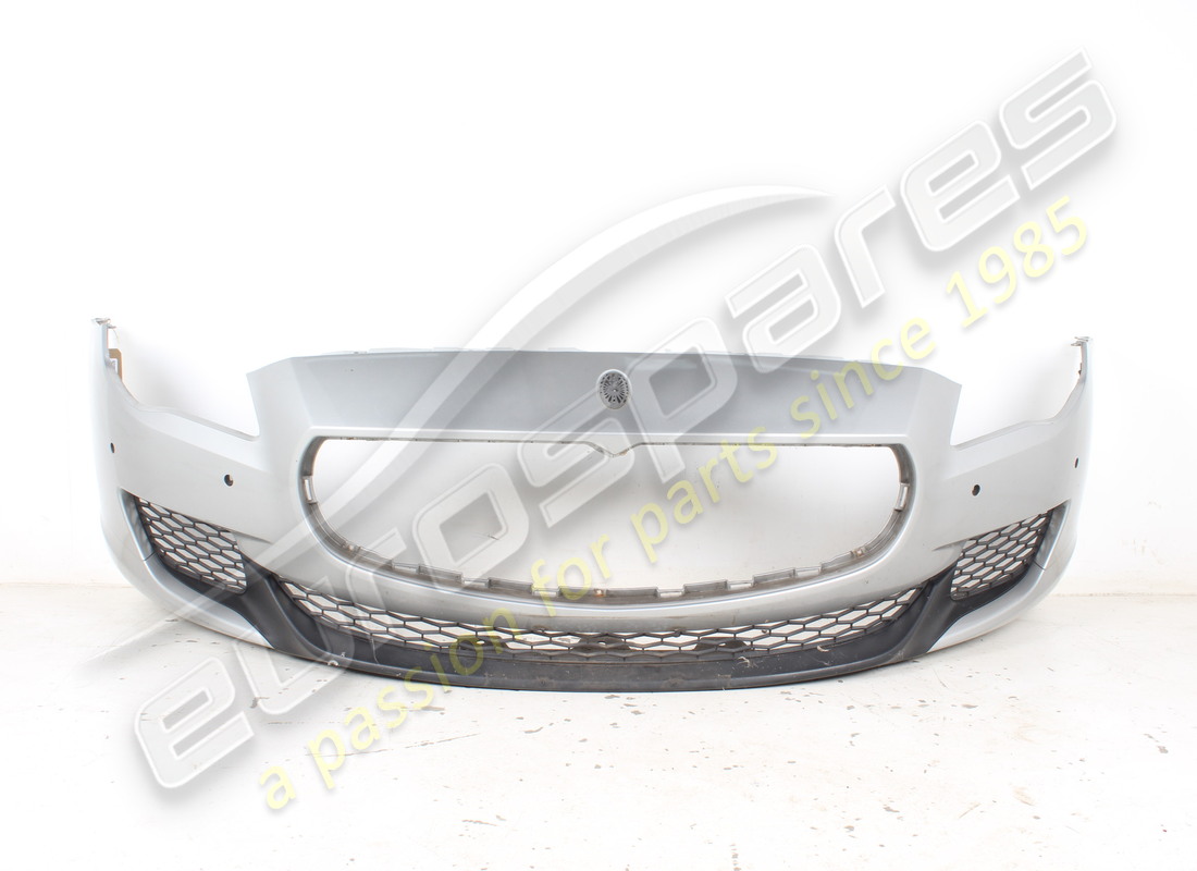 UTILISÉ Maserati PARE-CHOCS AVANT. NUMÉRO DE PIÈCE 673000020 (1)