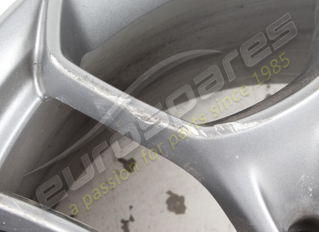 utilisé lamborghini roue arrière. numéro de pièce 4t0601017a (5)
