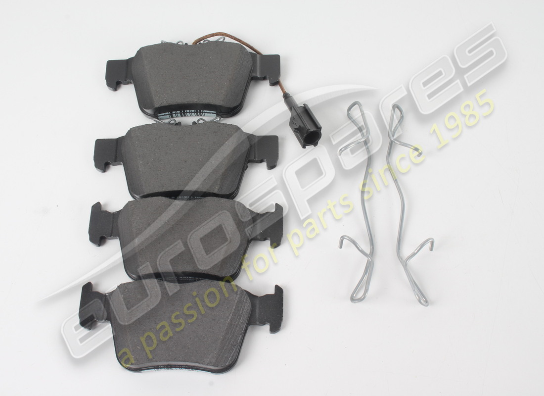 nouveaux maserati plaquettes arrière. numéro de pièce 673012303 (1)