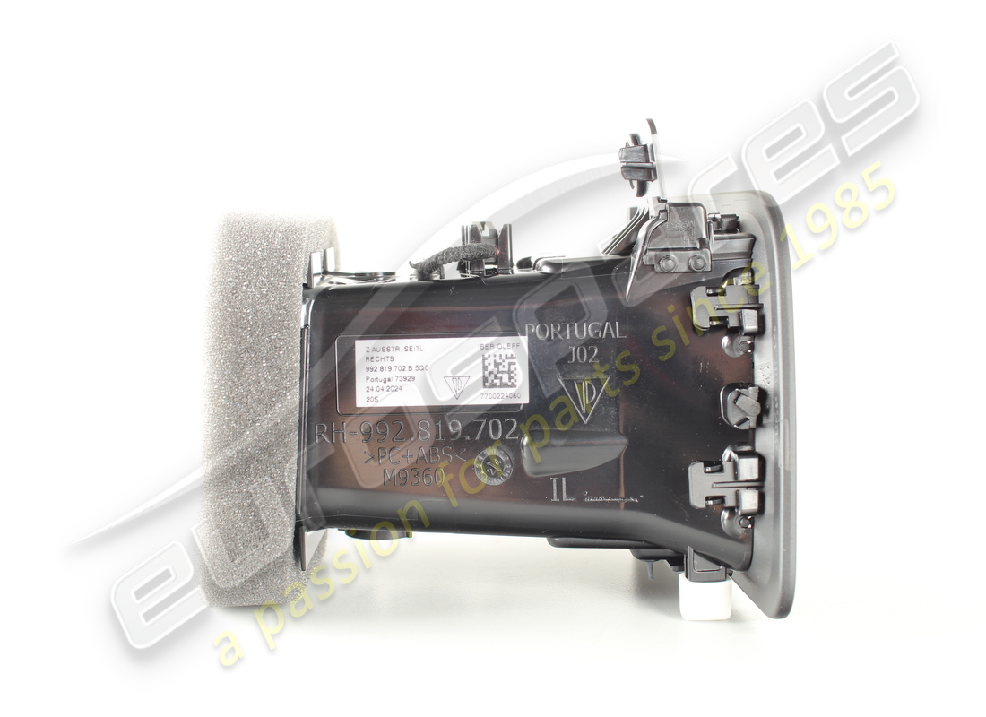 NOUVELLE GRILLE D'AÉRATION PORSCHE DROITE NOIRE. RÉFÉRENCE 992819702B5Q0(3) nouvelle grille d'aération porsche droite noire. référence 992819702b5q0(3)