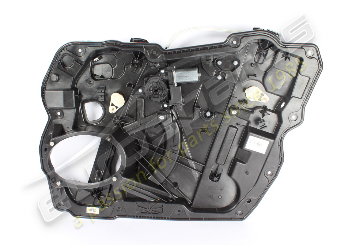 support de porte avant droit endommagé maserati. numéro de pièce 673014121 (3)