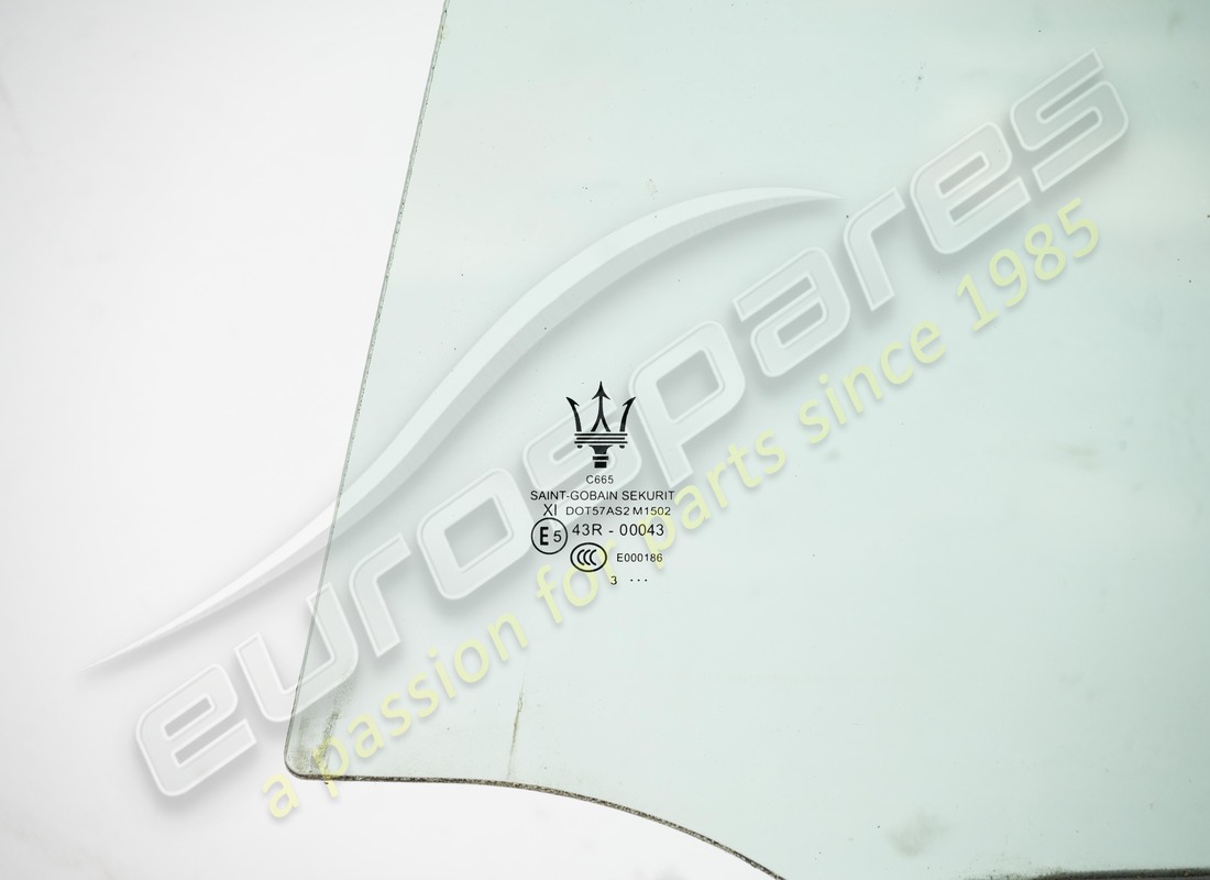 vitre de porte arrière gauche d'occasion maserati. numéro de pièce 670221511 (2)
