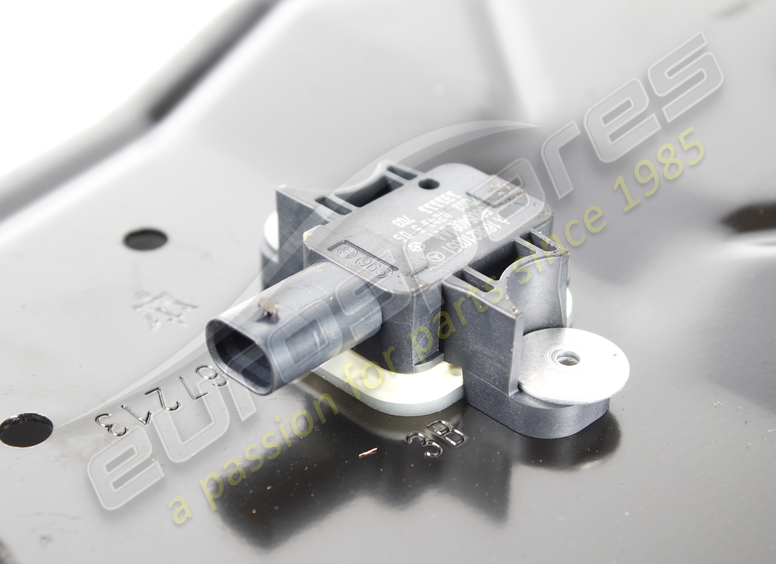 cadre central de porte avant gauche d'occasion maserati. numéro de pièce 670004432 (2)