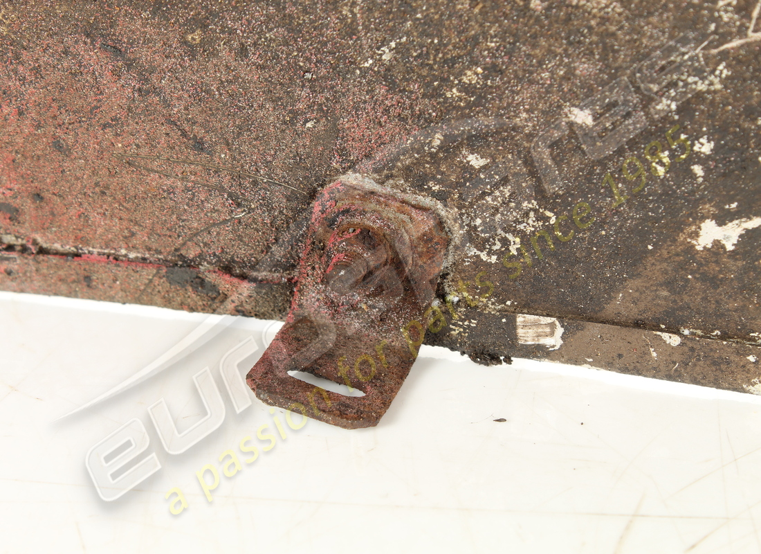 pare-chauffe côté droit d'occasion ferrari. référence 123829 (2)