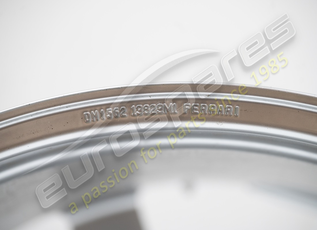 roue arrière droite neuve (autre) ferrari 23'' (argent liquide). numéro de pièce 895988 (4)