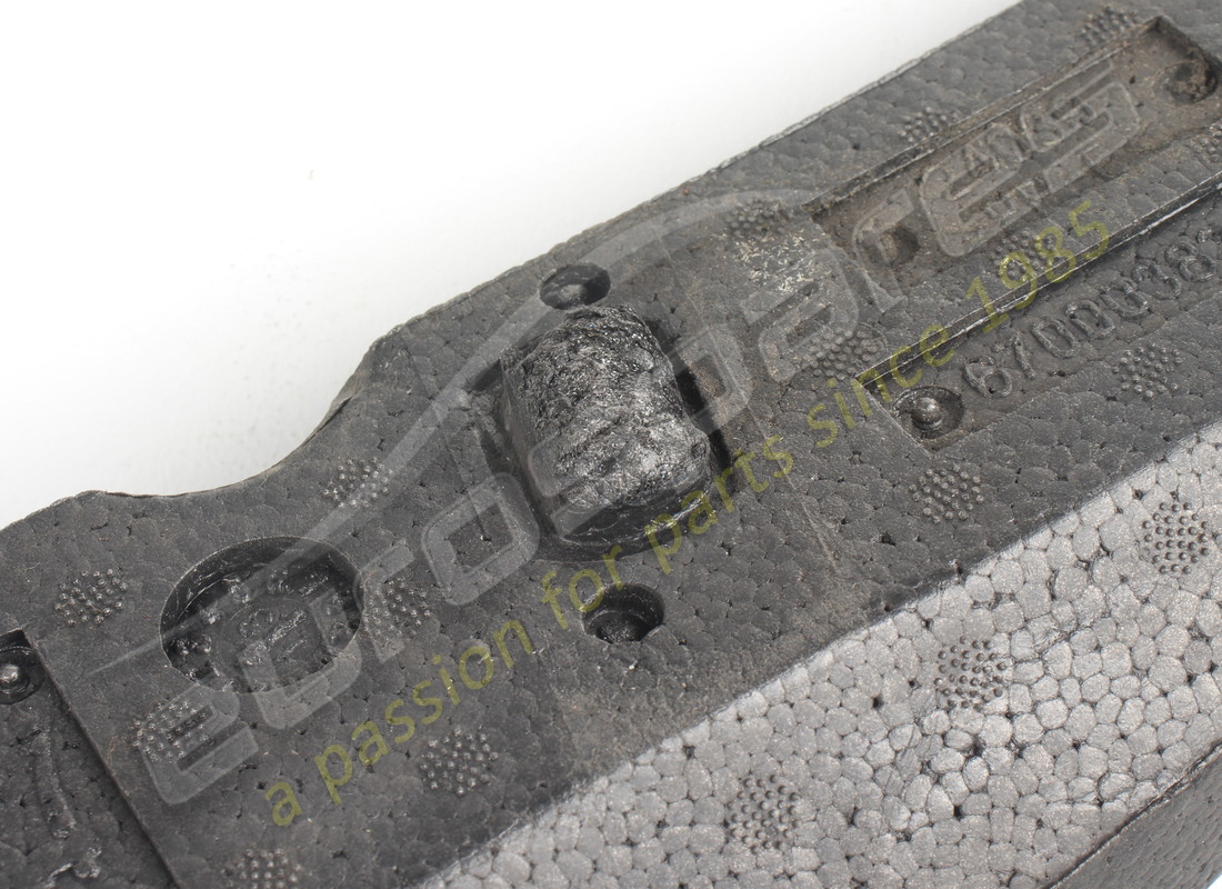 absorbeur avant inférieur d'occasion maserati. numéro de pièce 670003826 (7)