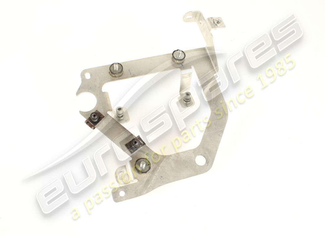 utilisé le support ferrari. numéro de pièce 272515 (2)