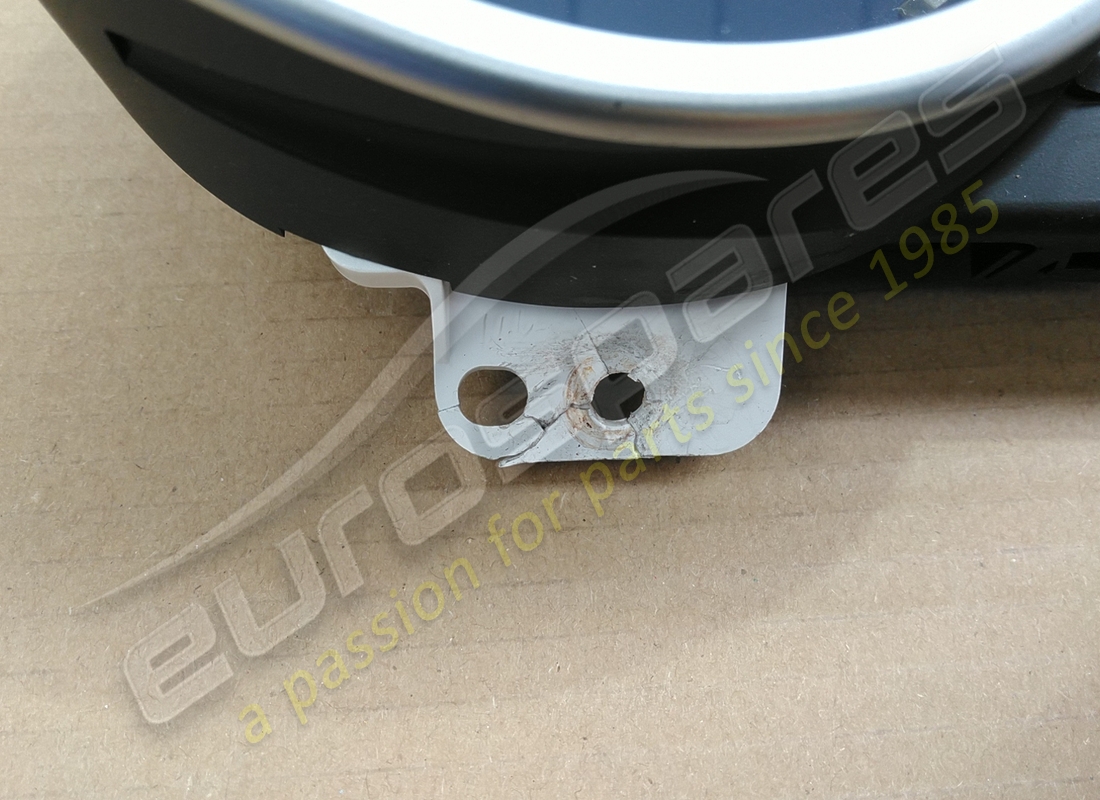 pièce maserati maserati endommagée 670100154. numéro de pièce 670100154 (2)