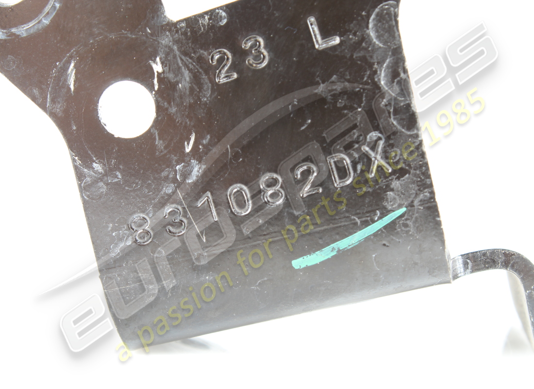 utilisé ferrari support droit. numéro de pièce 831082 (4)