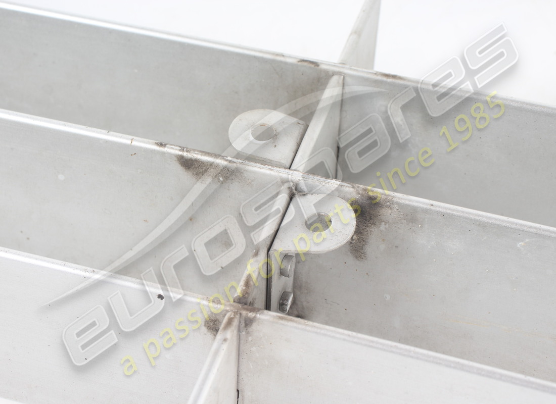 grille de panneau inférieur ferrari utilisée. numéro de pièce 61736800 (5)