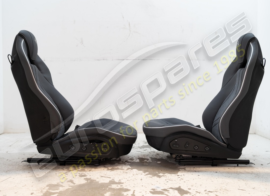endommagé eurospares full electric std style des places avec centre en alcantara et traverses en cuir, coutures cheval sur l'appui-tête. numéro de pièce eap1563082 (9)