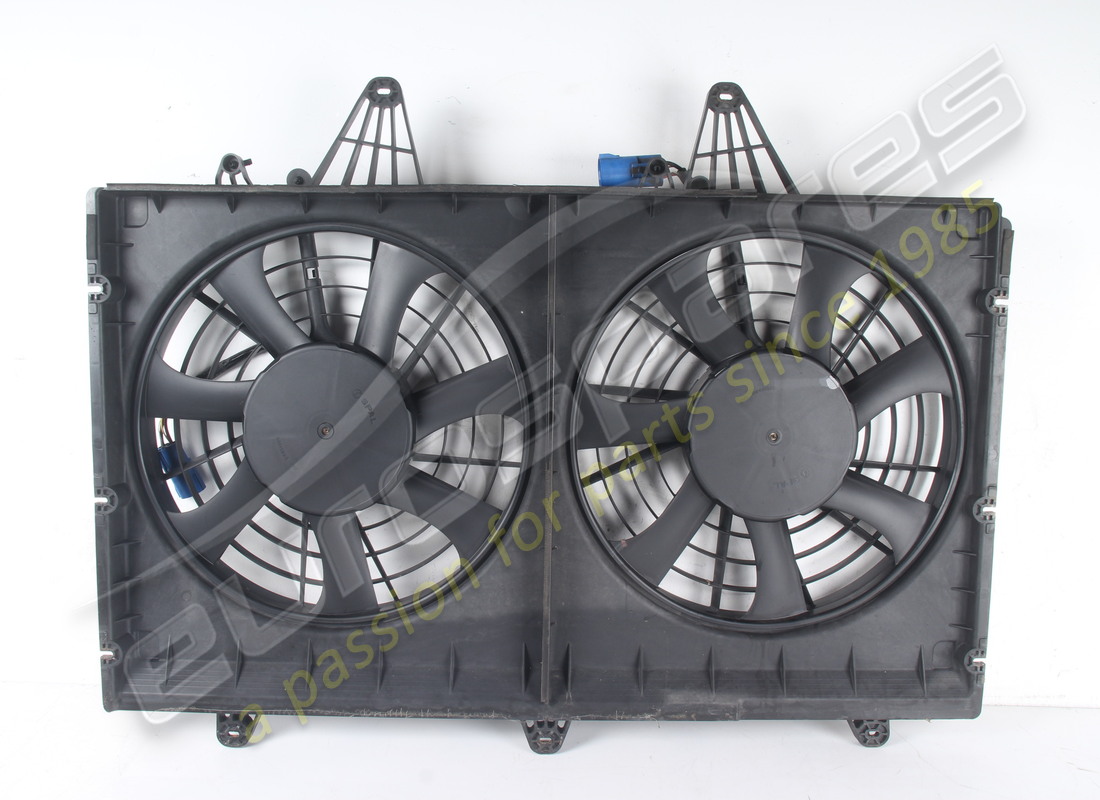 capot d'occasion ferrari avec ventilateurs électriques. numéro de pièce 267211 (2)