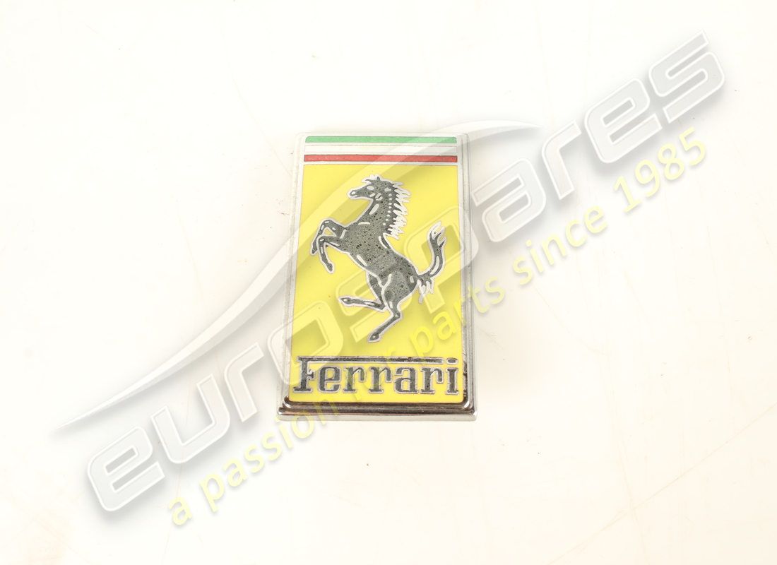BADGE DE NEZ AVANT D'OCCASION Ferrari. NUMÉRO DE PIÈCE 62673100 (1)