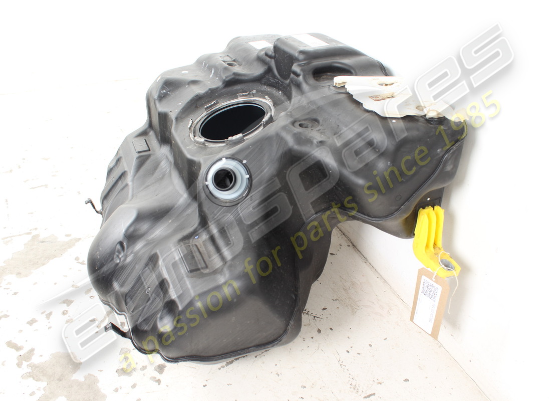 réservoir de carburant porsche endommagé. numéro de pièce 992201076g (3)
