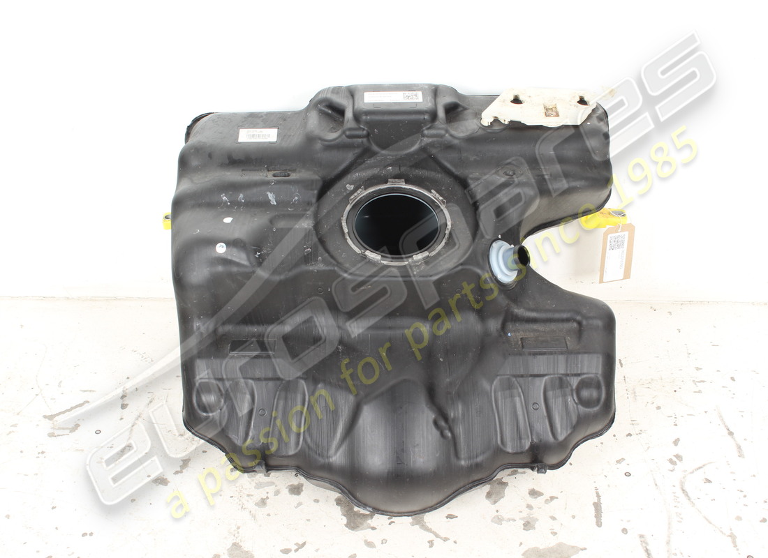 RÉSERVOIR DE CARBURANT Porsche ENDOMMAGÉ. NUMÉRO DE PIÈCE 992201076G (1)