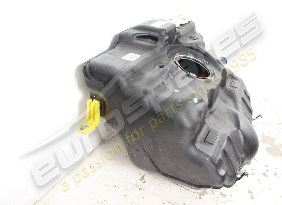 réservoir de carburant porsche endommagé. numéro de pièce 992201076g (4)