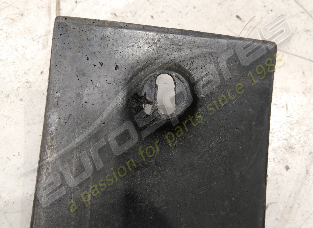 couverture utilisée de ferrari. numéro de pièce 65142100 (2)